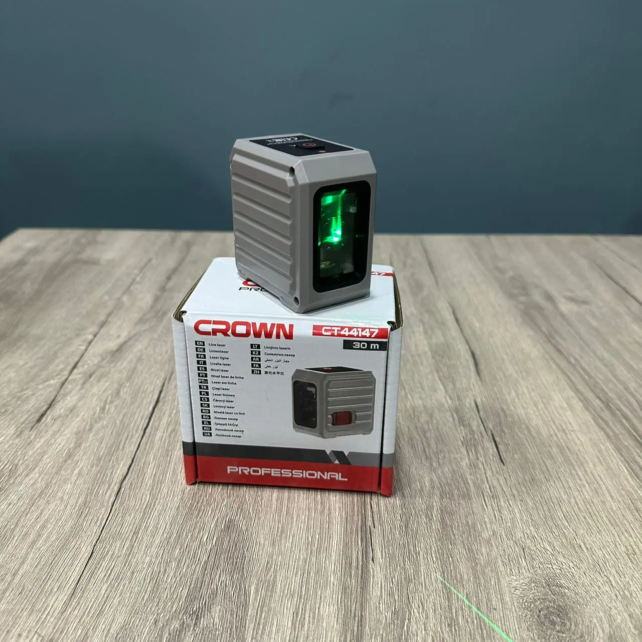 NIVEAU LASER CLASS TWO 2 LIGNES CROWN CT44147 30M SANS FIL